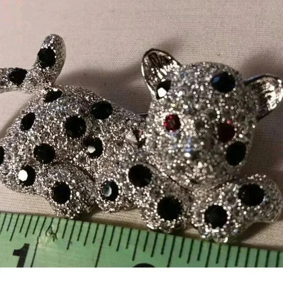 Leopard Cub Pin Brooch Silver Toned Black Spots Rhinestones And Red Eyes Gems - Picture 2 of 6